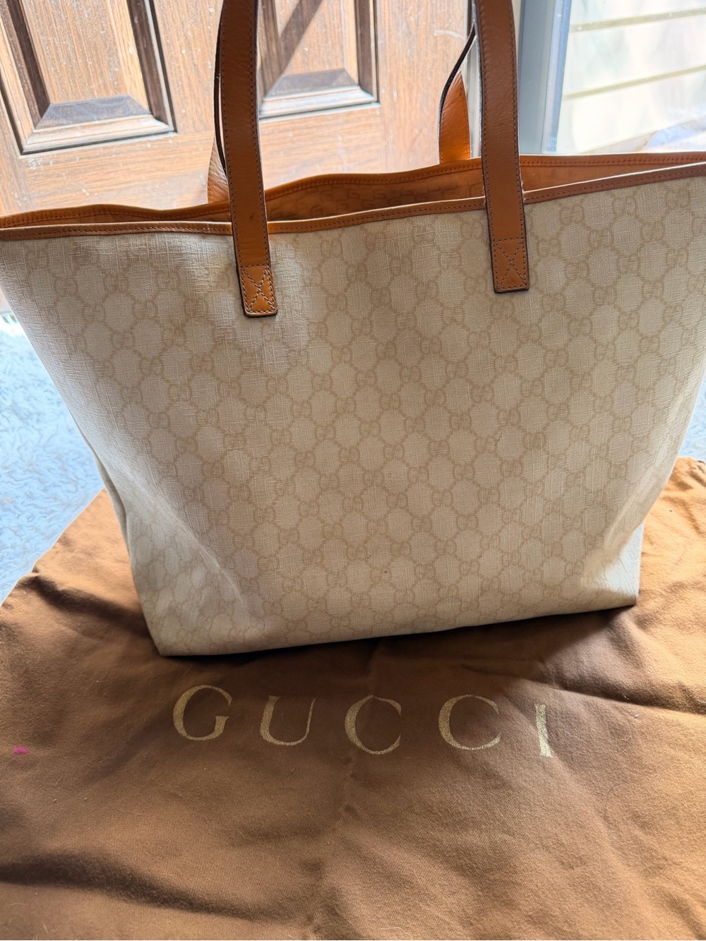 Gucci GG Supreme Tote - Picture 2 of 16